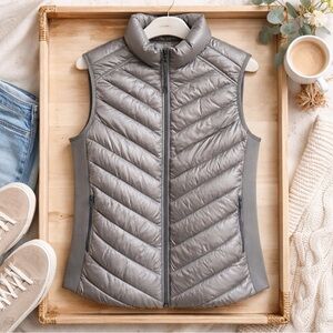 GAP Silver-Gray Quilted Vest Lightweight Size Medium Zip Pockets
